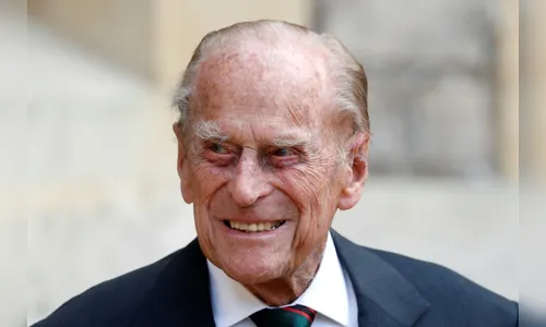 Príncipe Philip é internado 'por precaução' após passar mal