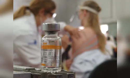 Secretário estadual da Saúde diz que vacinas contra Covid-19 'estão vindo a conta-gotas'