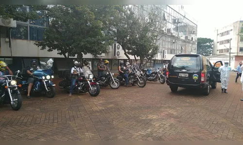 Servidor aposentado Júlio César Ravazzi, vítima de covid é homenageado com carreata; assista