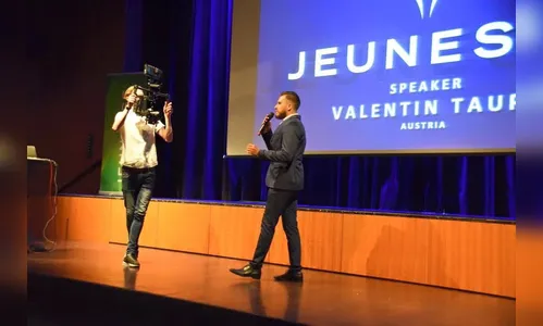 Tino Taupe: conheça o influenciador e coaching que faz sucesso internacional