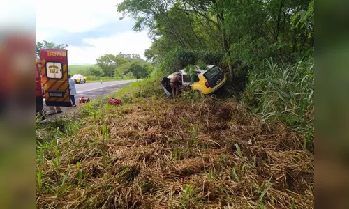 Viatura da Polícia Militar sofre acidente na PR-272 em Cruzmaltina