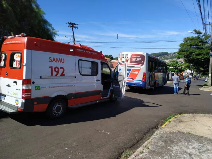 Acidente entre ônibus e carro é registrado em Apucarana