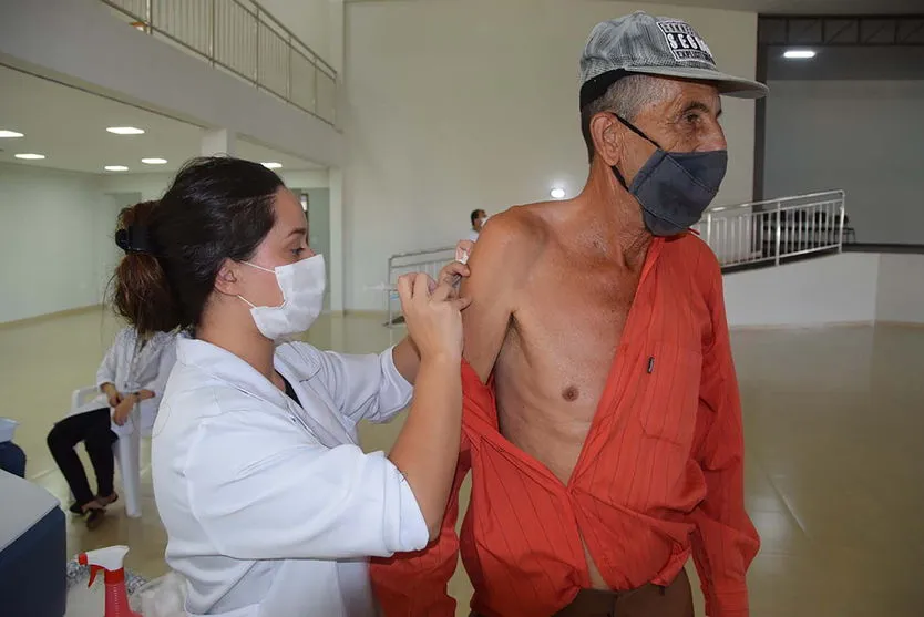  Ademir Marassati, 66 anos foi o último a receber a vacina