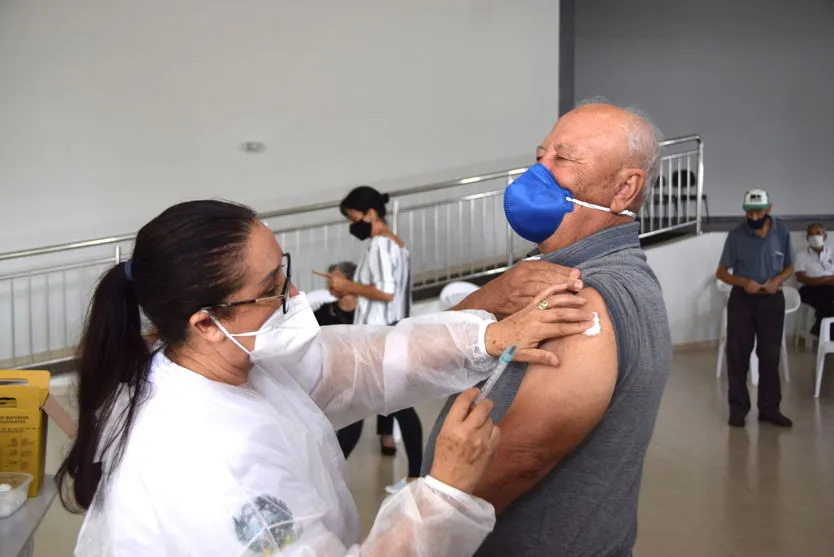 Anael Vieira, 83 anos foi um dos primeiros a receber a vacina