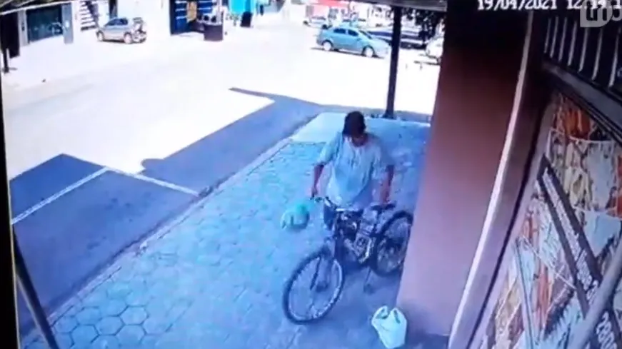 Após ser flagrado furtando bicicleta, homem é preso