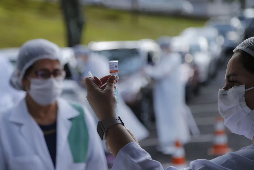 Apucarana vacina pessoas de 65 anos neste domingo (11)