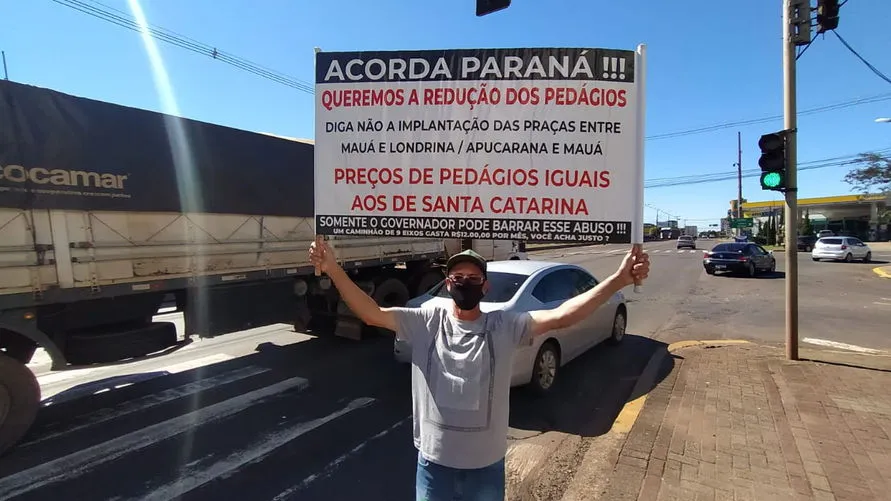 Apucaranense realiza protesto contra pedágio; veja