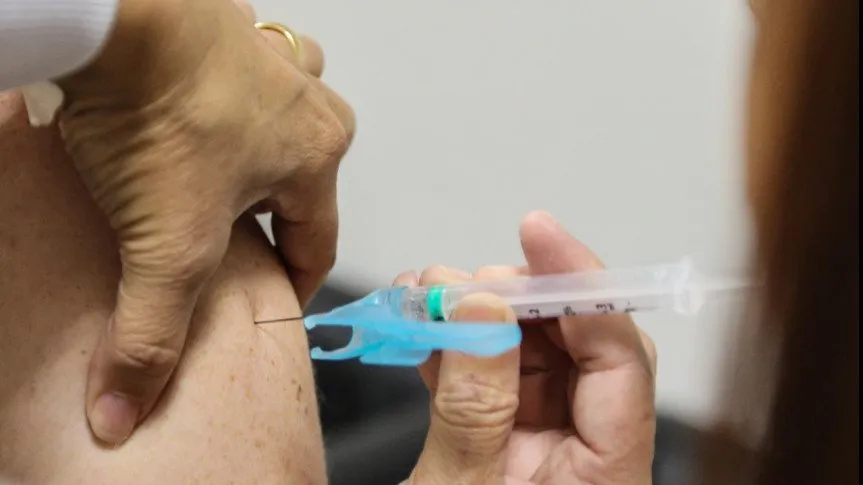Arapongas pretende expandir vacinação para idosos de 68 anos