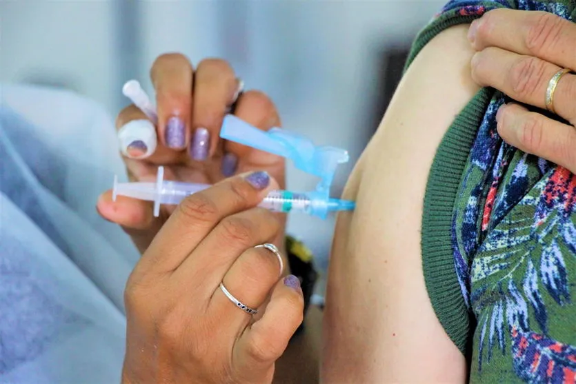 Arapongas recebe mais imunizantes e abre vacinação