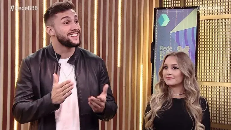 Arthur diz que ainda está apaixonado por Carla Diaz