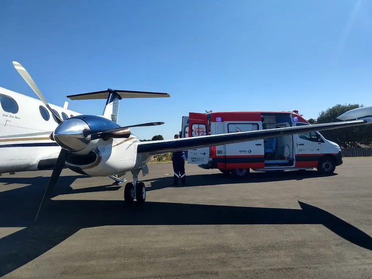 Bebê com síndrome rara é transferido de avião para Curitiba