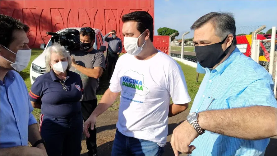 Beto Preto e Governador acompanham vacinação em Apucarana