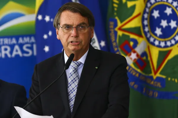 Bolsonaro: Vamos atacar o vírus, não o governo