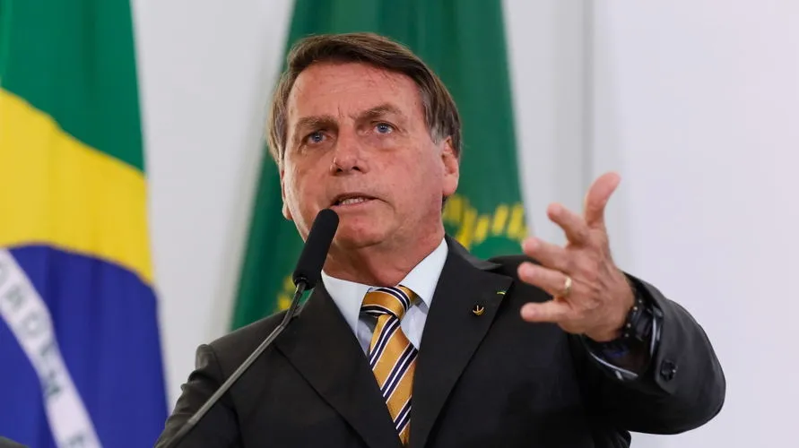 Bolsonaro comemora distribuição de vacinas