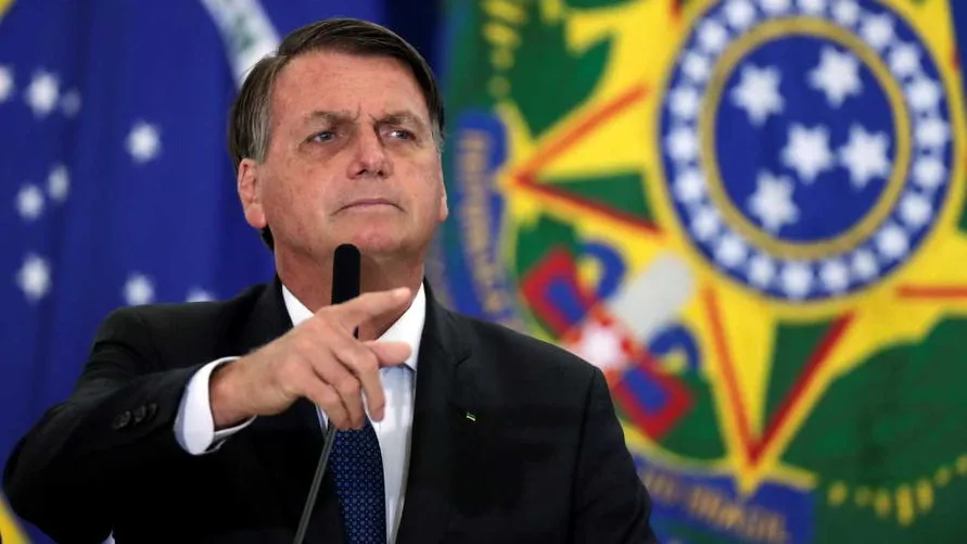 Bolsonaro confirma que auxílio emergencial deve voltar em março