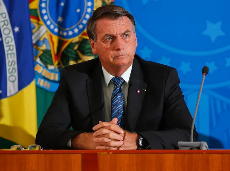 Bolsonaro diz que governador que “fechar seu Estado” bancará auxílio