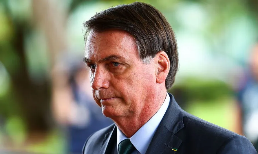 Bolsonaro diz que 'sairia na porrada' com Randolfe