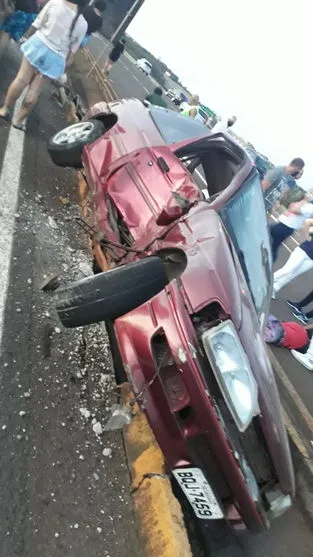 Colisão entre dois veículos deixa 3 feridos na BR 369