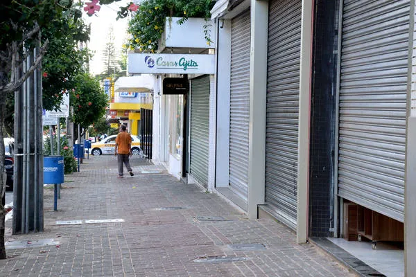 Comerciantes de Apucarana protestam contra fechamento de lojas