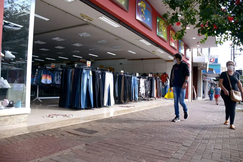 Comércio atende neste sábado em horário especial