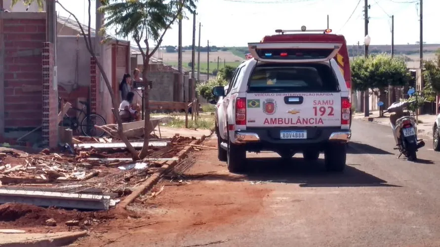 Criança de 1 ano morre após ser atingida por caixa de pisos