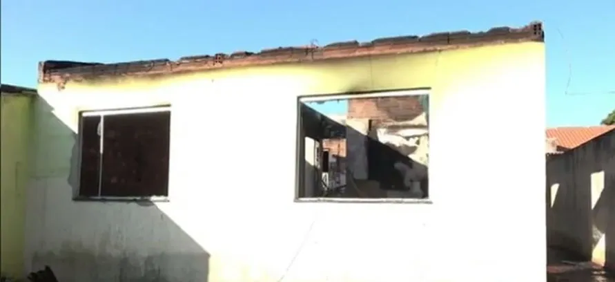 Família se salva ao quebrar janela de casa durante incêndio