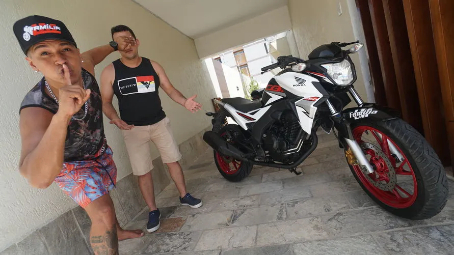 Fazendo a diferença, Lucas Motovlog promove ação emocionante