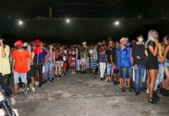 Festa clandestina com mais de 100 pessoas em SP é fechada