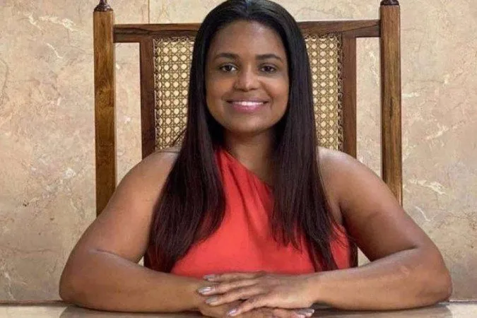 Filha de Fernandinho Beira-Mar assume cargo após morte de vereador