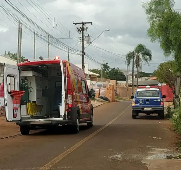 Guarda-roupa cai em cima de criança de 6 anos