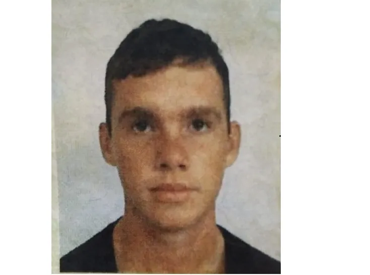 Jovem que morreu após atingir placa na PR-444 é identificado