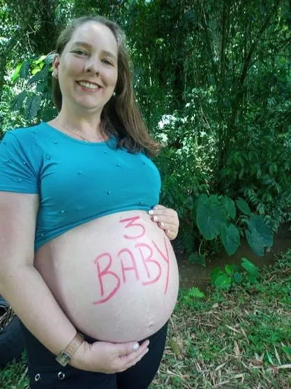 Mãe com Covid-19 é entubada um dia após dar à luz a trigêmeos