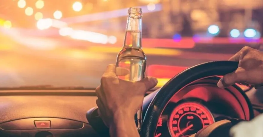 Motorista é preso dirigindo embriagado e sem carteira