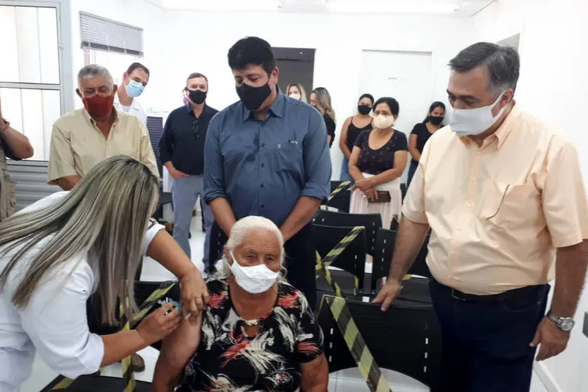 No Norte do Paraná, secretário reforça importância da vacina