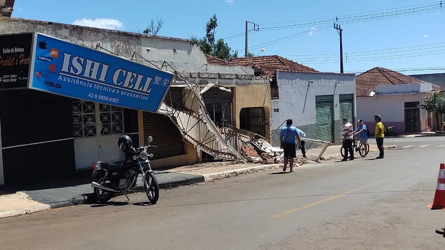 O acidente foi na Rua Corifeu de Azevedo Marques, em frente aos Correio