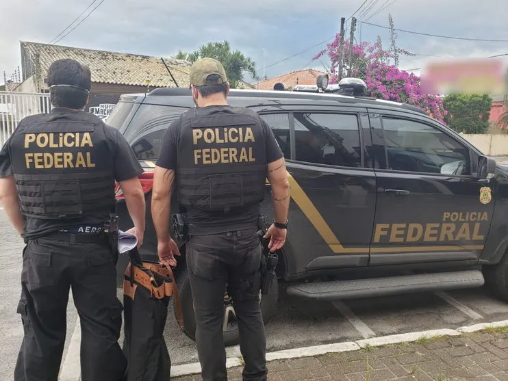 PF prende uma pessoa e fecha casa de câmbio irregular