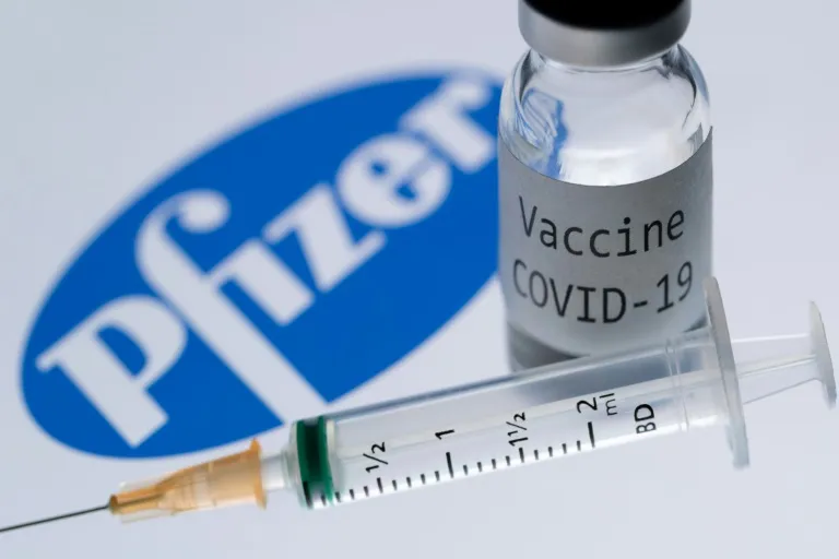PF vai investigar políticos que tomaram vacina às escondidas