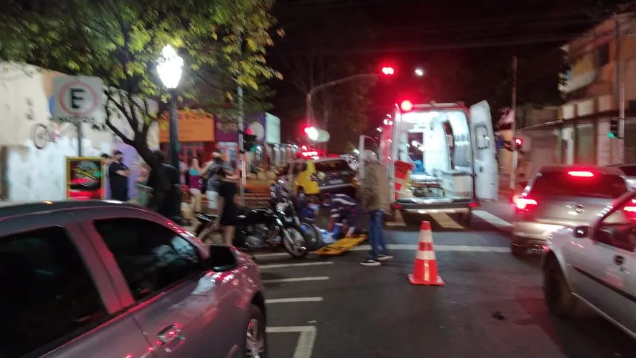Pedestre é atropelado no centro de Apucarana; assista