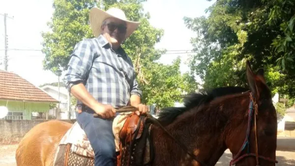 Prefeito de Sabáudia participa de cavalgada