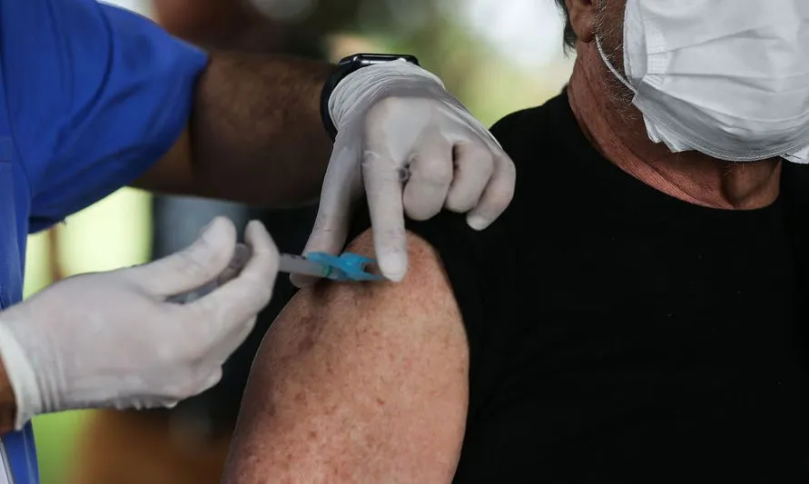 Saúde divulga novos  pontos de vacinação para idosos