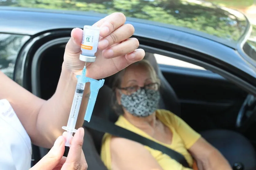Vacinação de idosos com 74 anos ou mais inicia nesta quarta