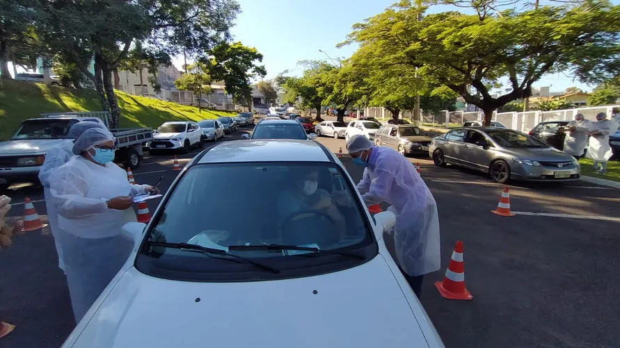 Vacinação para idosos de 67 anos tem grande movimento; Vídeo