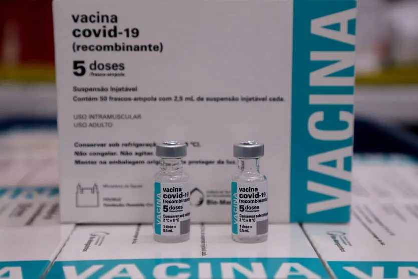 Vacinas da Pfizer e da AstraZeneca chegam nesta segunda