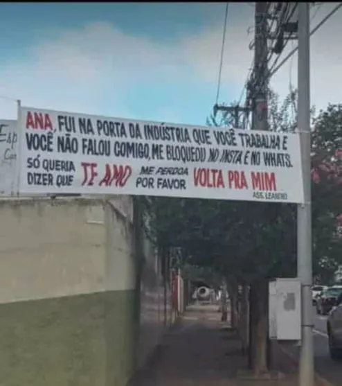 Volta Ana: Faixas em Arapongas chamam atenção