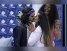 Fiuk e Juliette se beijam em “casamento”