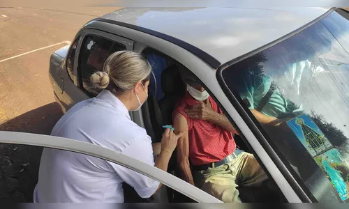 Em dia tranquilo, idosos recebem vacina em Ivaiporã