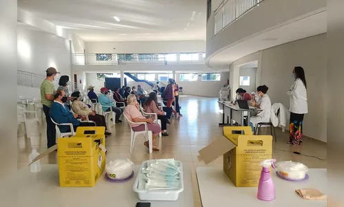 Idosos de 80 a 90 anos recebem segunda dose  em Ivaiporã