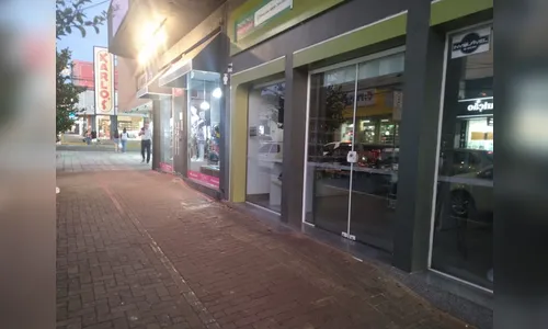 Acia e Sivana orientam manifestantes que pedem reabertura de lojas