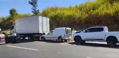 Acidente deixa um ferido na BR-376 em Jandaia do Sul