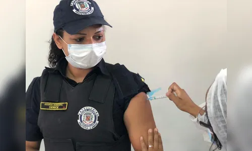 Agentes da Segurança Pública são imunizados em Arapongas